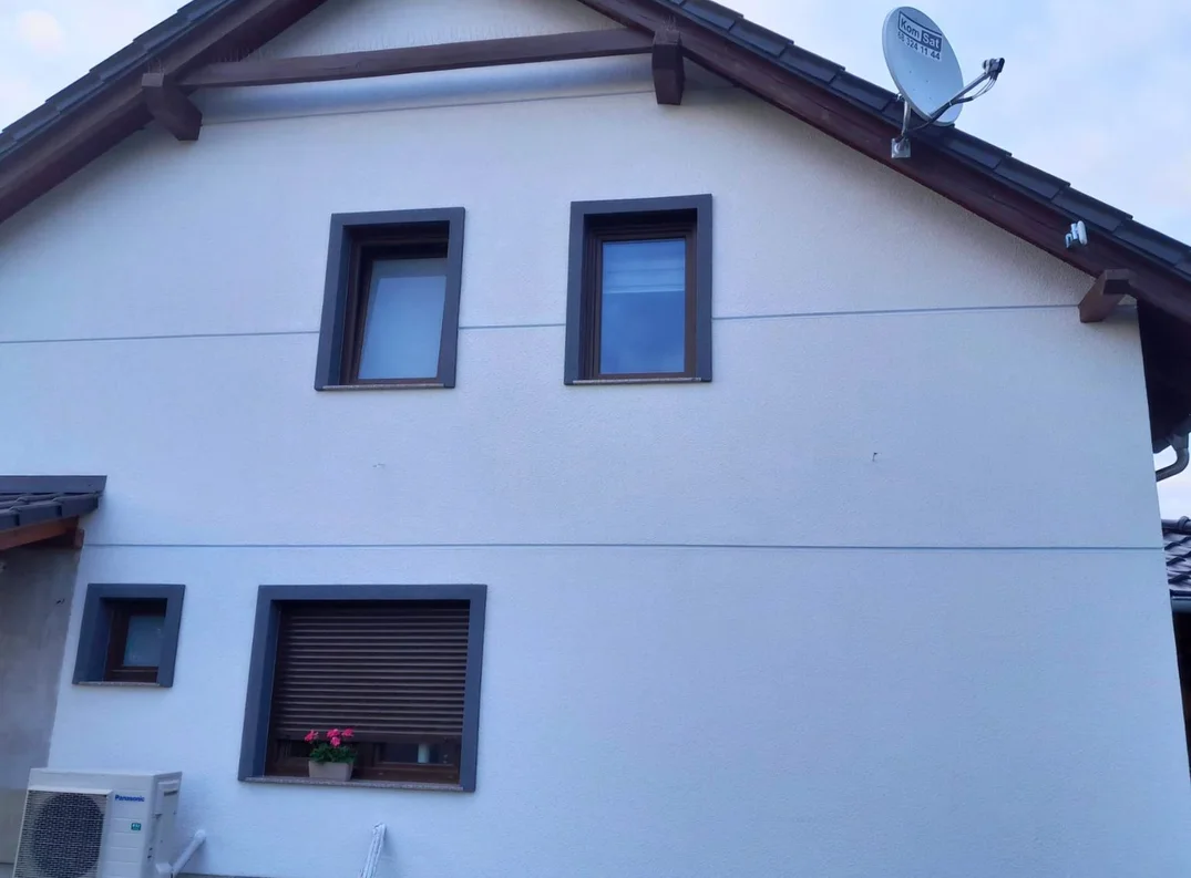 E2